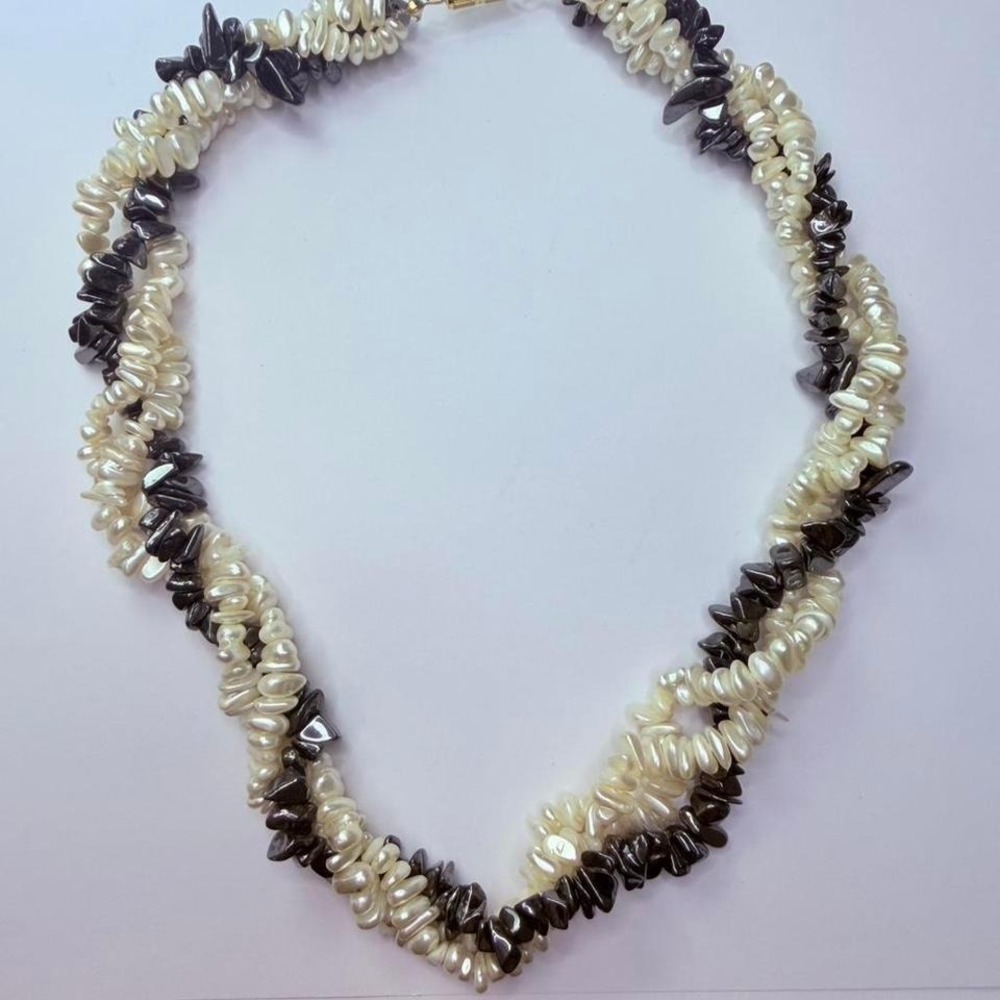 PEARLS NECKLACE